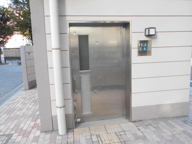 金杉公園 のトイレ入口写真