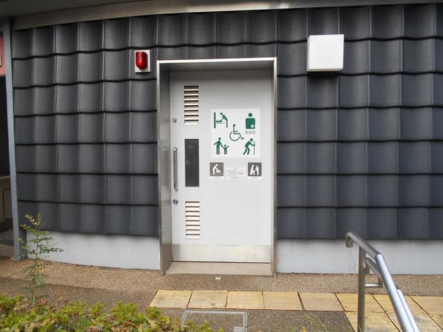 金竜公園 のトイレ入口写真