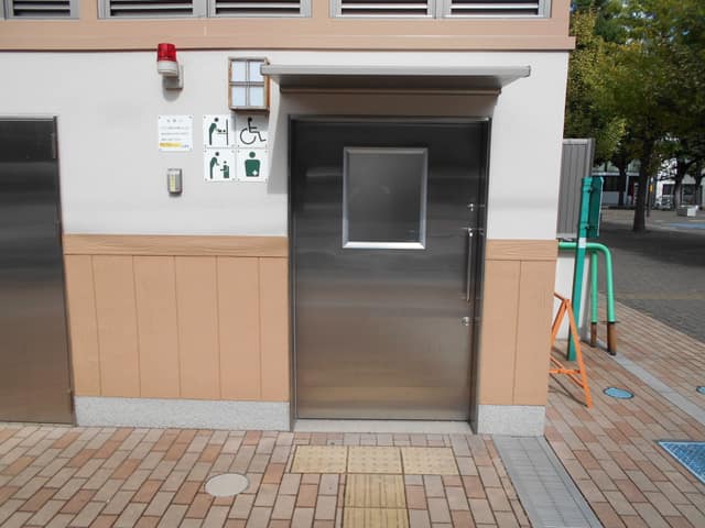 花川戸公園 のトイレ入口写真