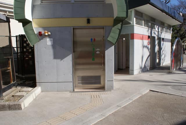 千束公園 のトイレ入口写真