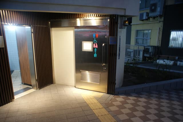 浅草橋公園 のトイレ入口写真