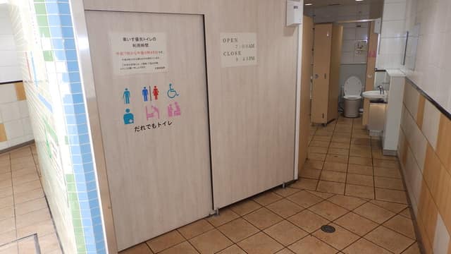 西郷銅像下公衆トイレ のトイレ入口写真