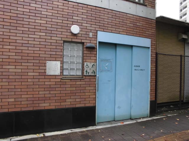 千束1丁目公衆トイレ のトイレ入口写真