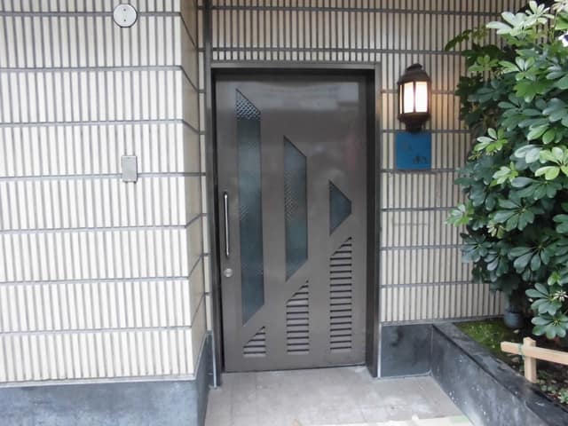 木馬館前公衆トイレ のトイレ入口写真