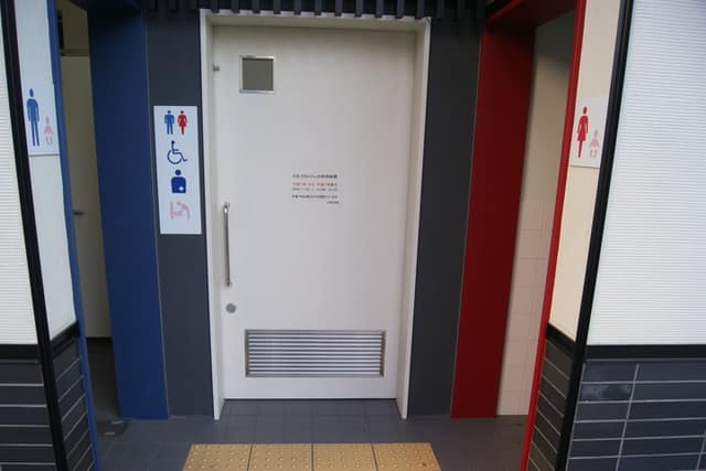 駒形橋際公衆トイレ のトイレ入口写真