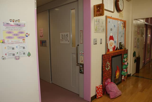 日本堤子ども家庭支援センター のトイレ入口写真