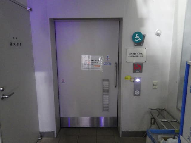 環境ふれあい館ひまわり のトイレ入口写真
