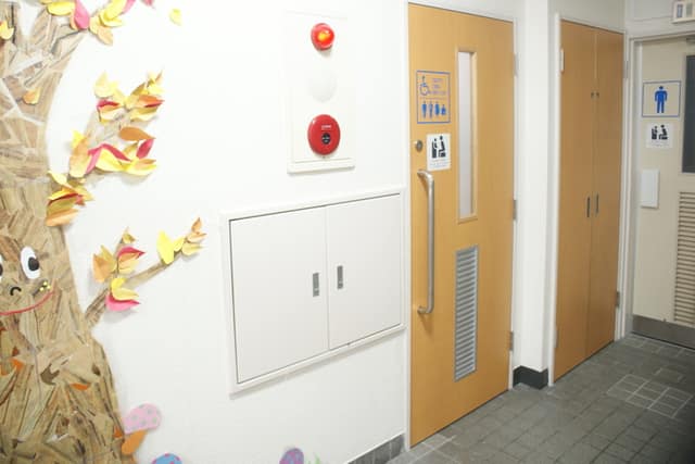 谷中子ども家庭支援センター のトイレ入口写真