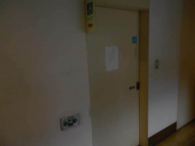 豊島合同庁舎 のトイレ入口写真