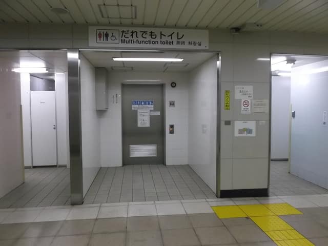 都営三田線駅西巣鴨駅 のトイレ入口写真