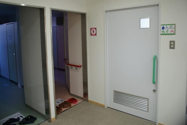 区民ひろば千早 のトイレ入口写真