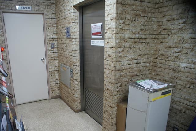 池袋図書館 のトイレ入口写真