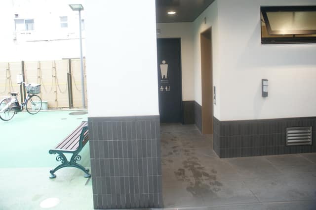 巣鴨地域文化創造館 のトイレ入口写真