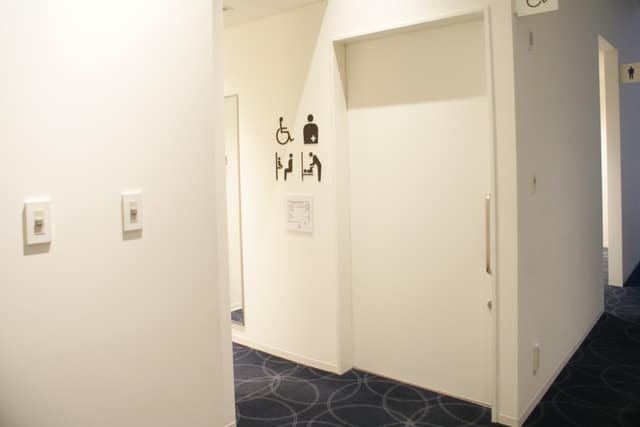 東京建物BrilliaHALL のトイレ入口写真