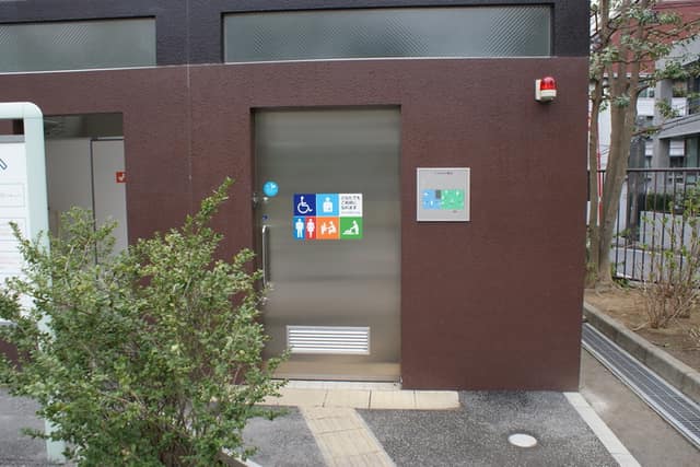 巣鴨公園 のトイレ入口写真