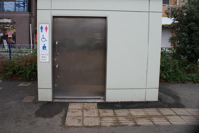 宮仲公園 のトイレ入口写真