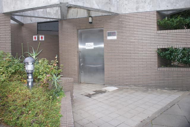 東池袋中央公園 のトイレ入口写真