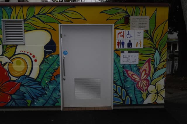 池袋公園 のトイレ入口写真