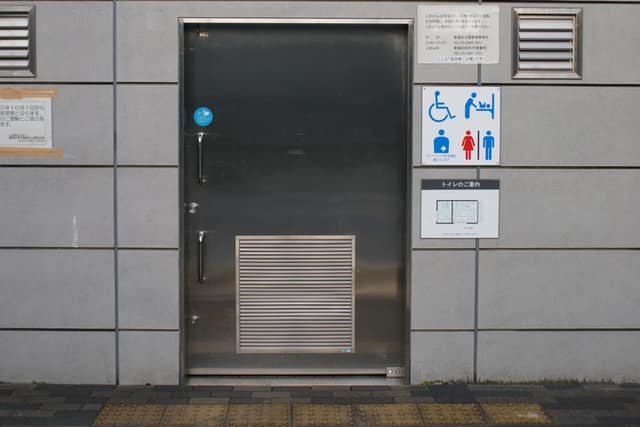 高田第二公園 のトイレ入口写真