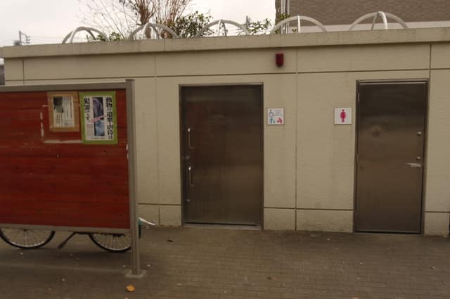 椎名町公園 のトイレ入口写真