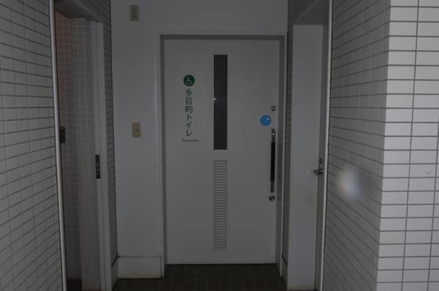 南長崎中央公園スポーツセンター のトイレ入口写真