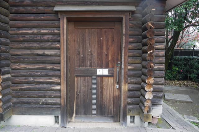 目白の森 のトイレ入口写真