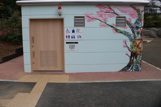 駒込公園 のトイレ入口写真
