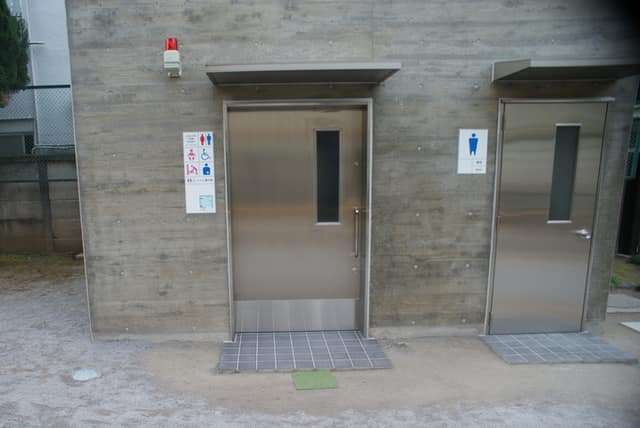 北大塚二丁目公園 のトイレ入口写真