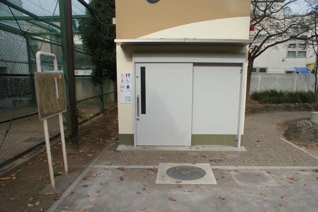 目白三丁目公園 のトイレ入口写真