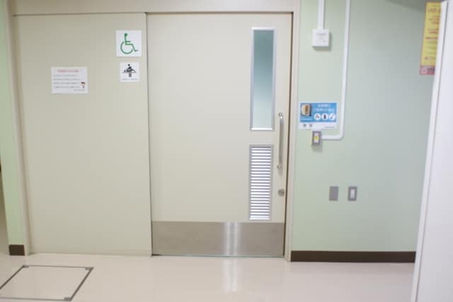 豊島体育館 のトイレ入口写真