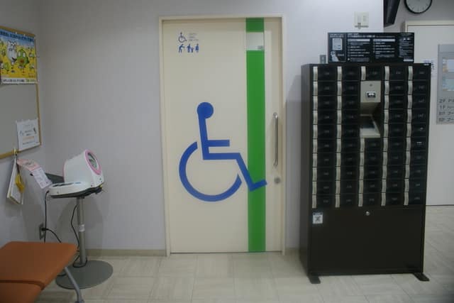 巣鴨体育館 のトイレ入口写真