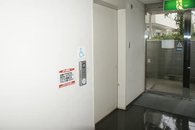 雑司が谷体育館 のトイレ入口写真